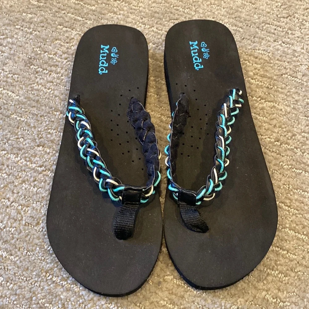 Never Worn Women’s Mudd Braided Flip Flops Size 7-8 - Picture 1 of 4